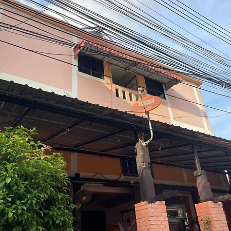 Jj Guesthouse Chiang Mai Exteriör bild