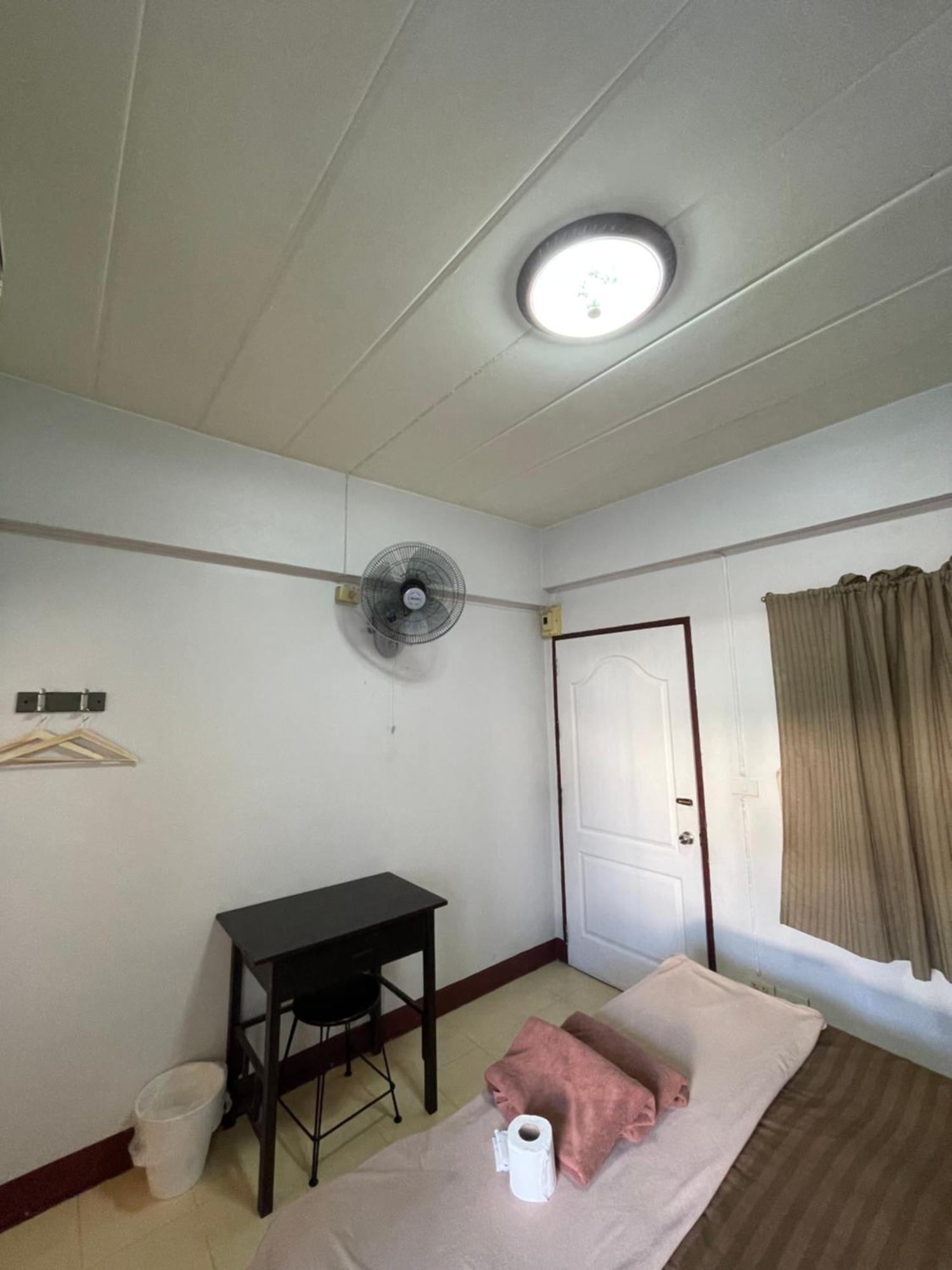 Jj Guesthouse Chiang Mai Exteriör bild