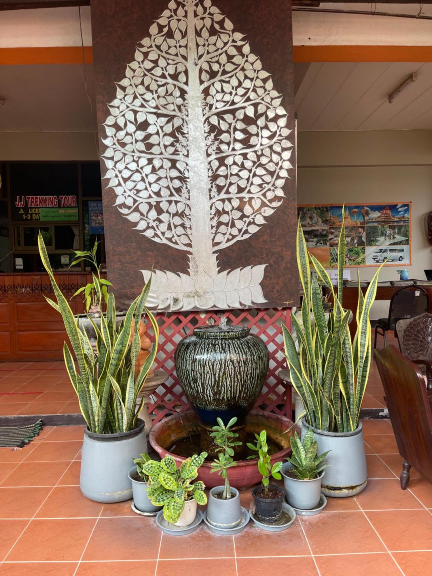 Jj Guesthouse Chiang Mai Exteriör bild