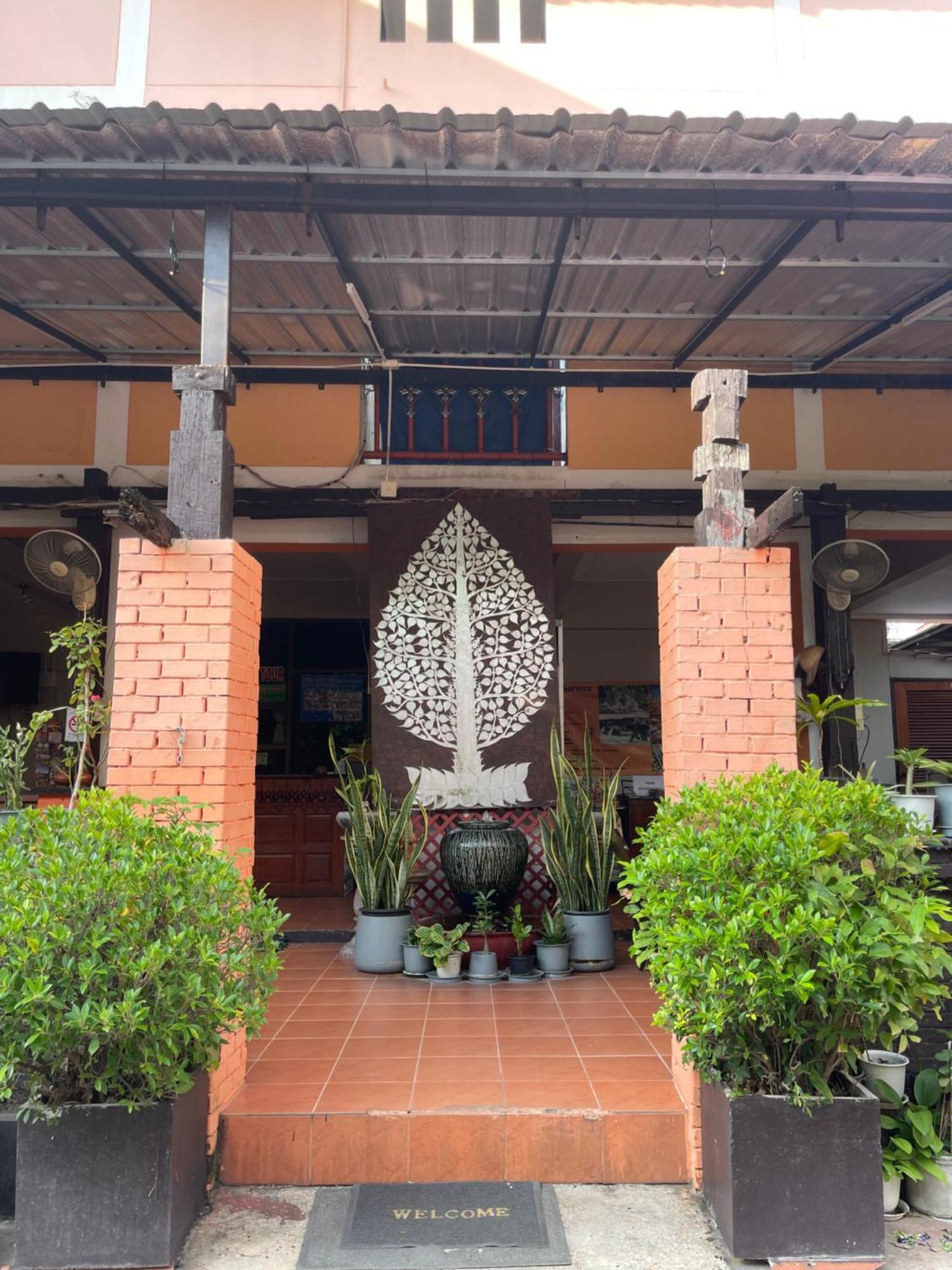 Jj Guesthouse Chiang Mai Exteriör bild