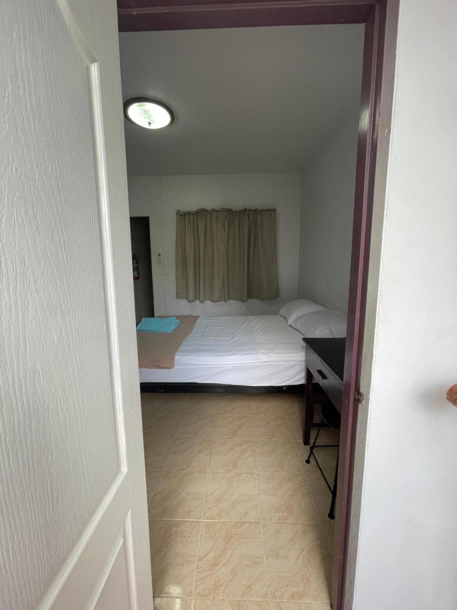 Jj Guesthouse Chiang Mai Exteriör bild