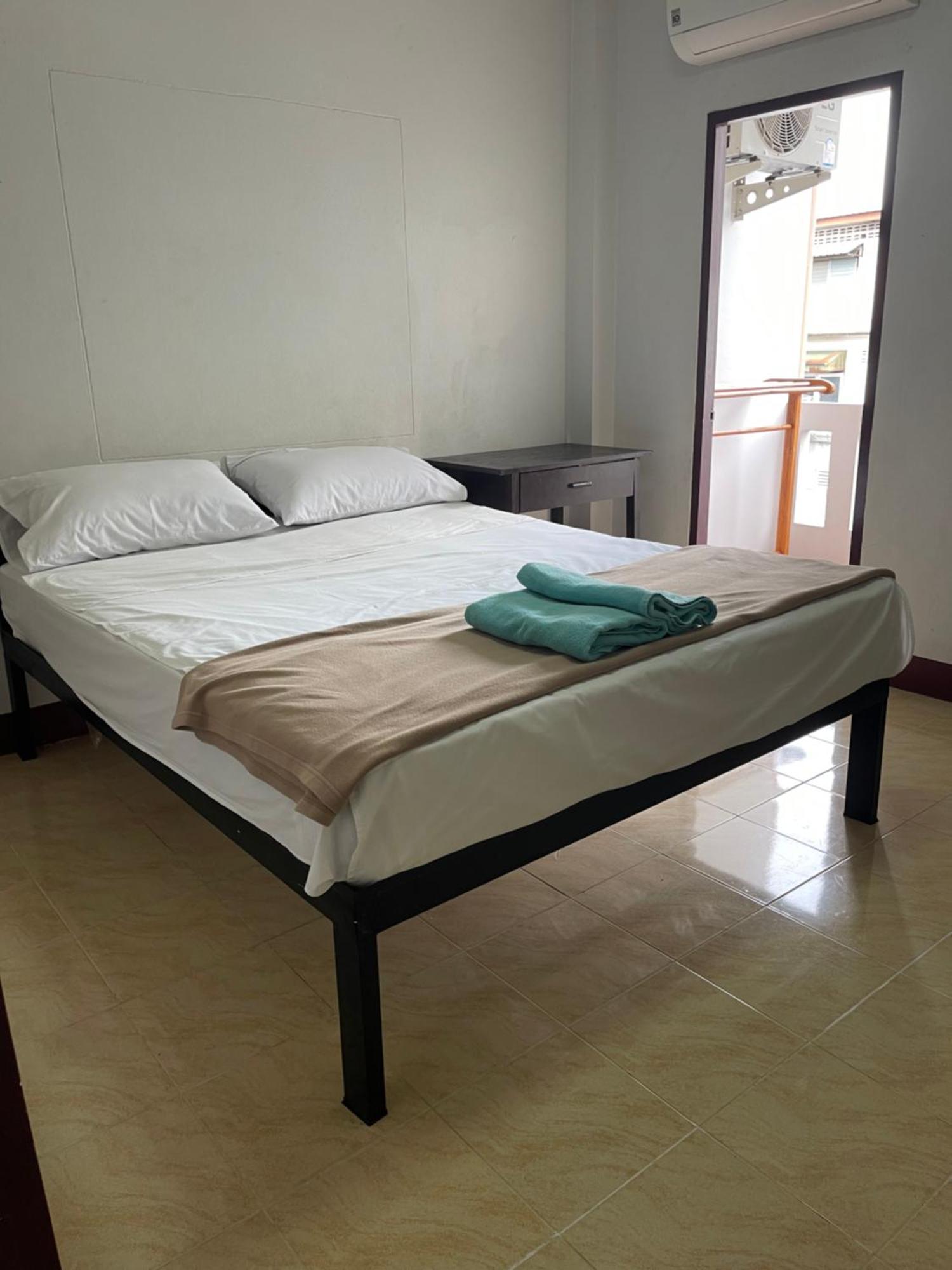 Jj Guesthouse Chiang Mai Exteriör bild