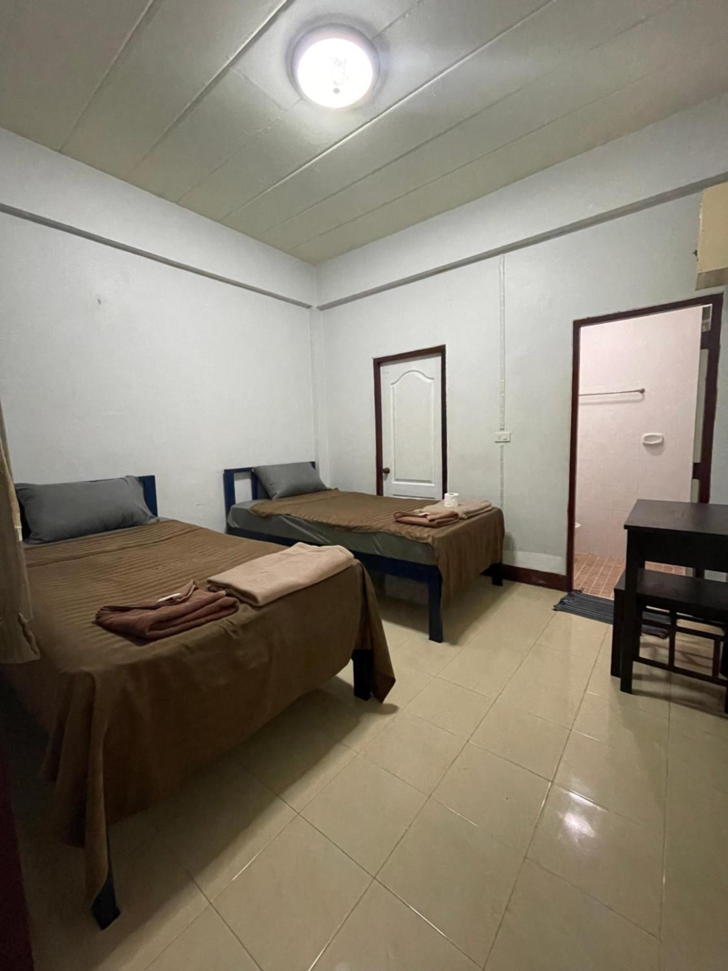 Jj Guesthouse Chiang Mai Exteriör bild