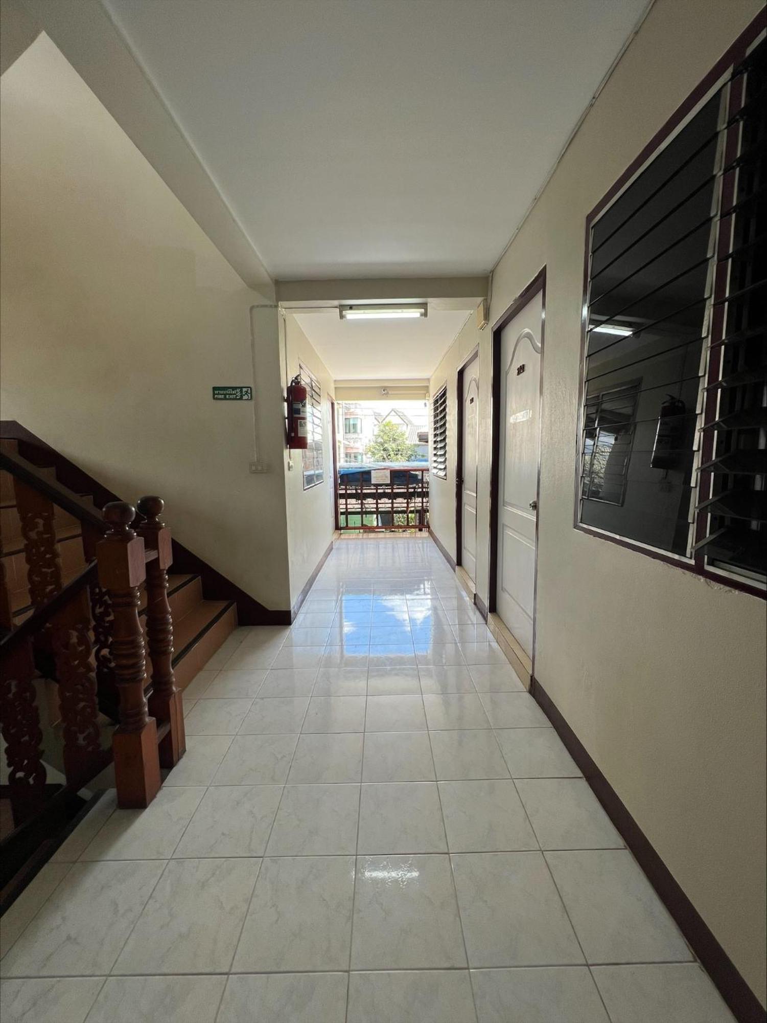 Jj Guesthouse Chiang Mai Exteriör bild