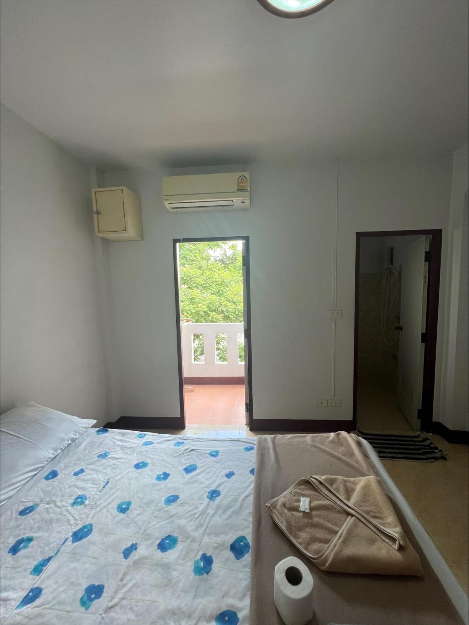 Jj Guesthouse Chiang Mai Exteriör bild