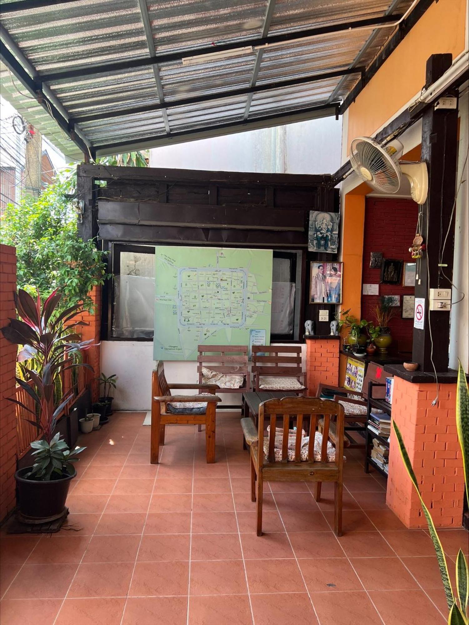 Jj Guesthouse Chiang Mai Exteriör bild
