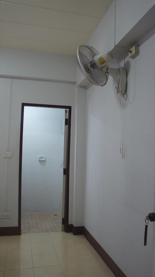 Jj Guesthouse Chiang Mai Exteriör bild
